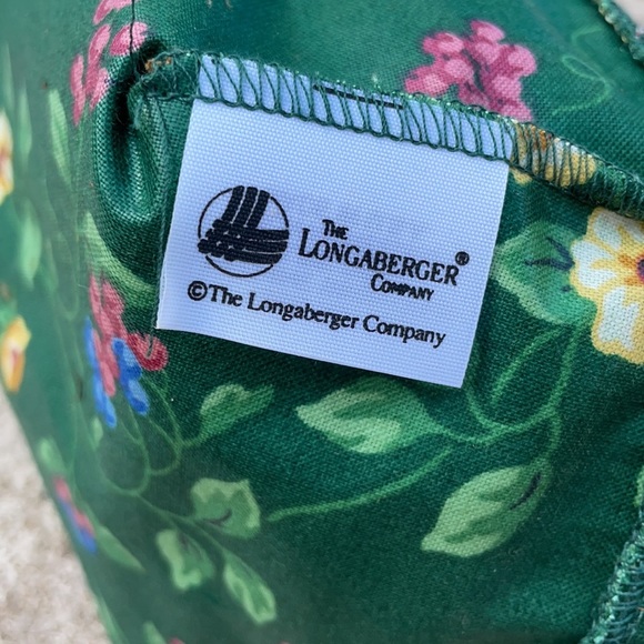 Longaberger Basket with fabric liner and garter - Picture 7 of 9